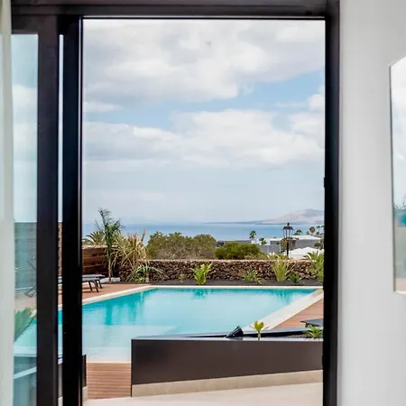 Puerto Del Carmen Sleeps 10 With Pool Air Con And Wifi Villa Puerto del Carmen (Lanzarote)