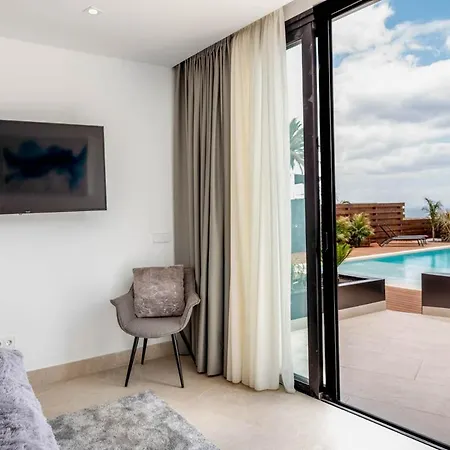 Puerto Del Carmen Sleeps 10 With Pool Air Con And Wifi