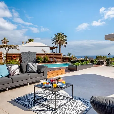 Puerto Del Carmen Sleeps 10 With Pool Air Con And Wifi