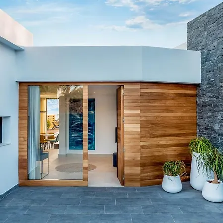 Puerto Del Carmen Sleeps 10 With Pool Air Con And Wifi Puerto del Carmen (Lanzarote)
